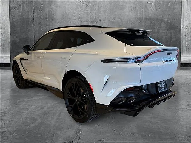 2025 Aston Martin DBX