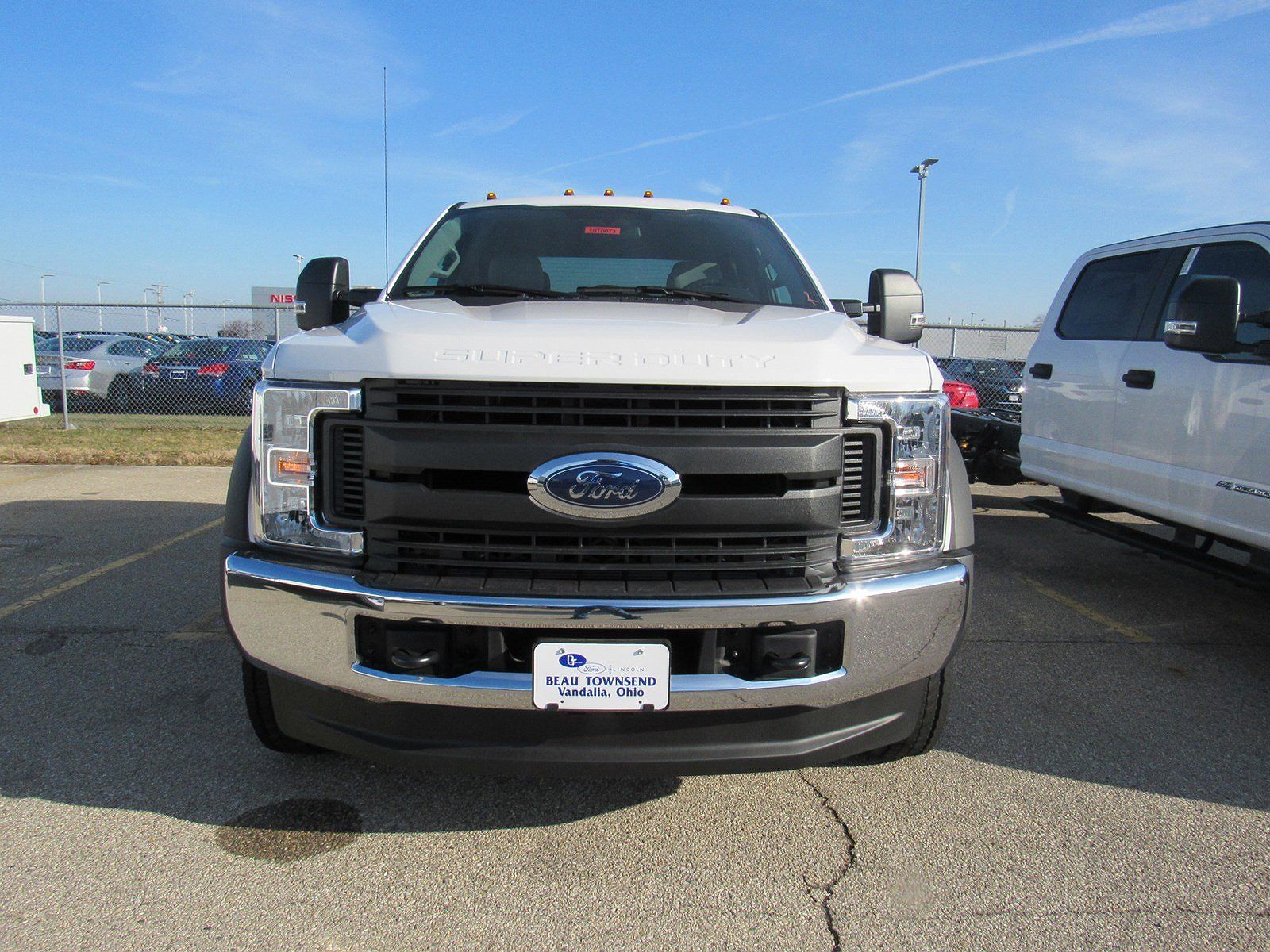 2019 Ford F-550 null image 11