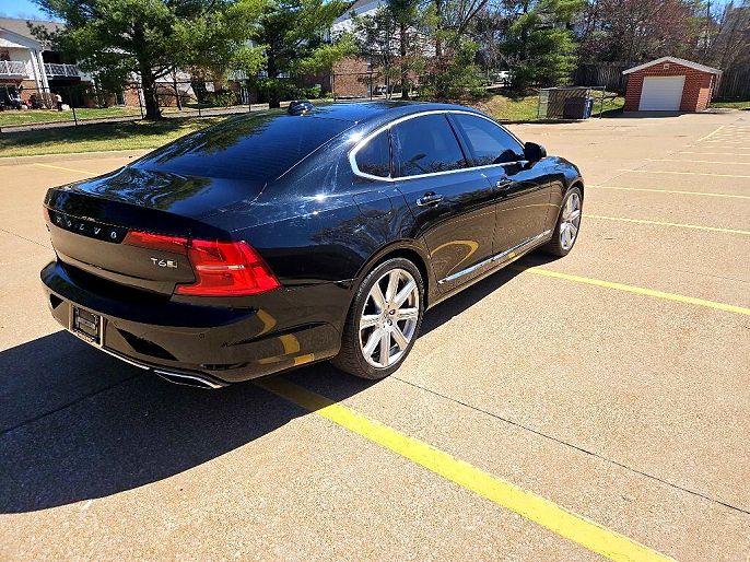 2017 Volvo S90