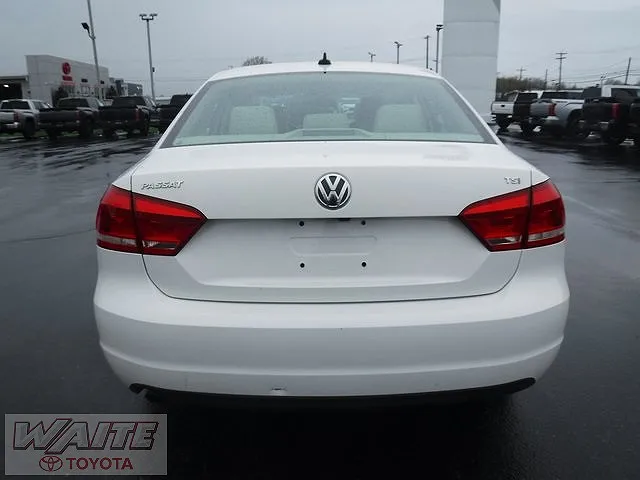 2015 Volkswagen Passat Limited Edition image 2
