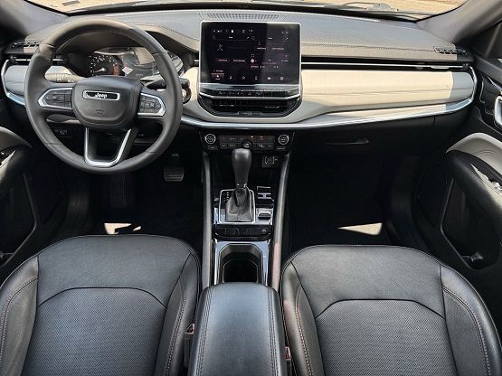 2023 Jeep Compass Limited photo 11