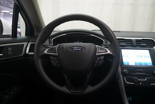2020 Ford Fusion SE image 3