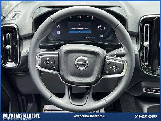 2024 Volvo XC40 Plus photo 11