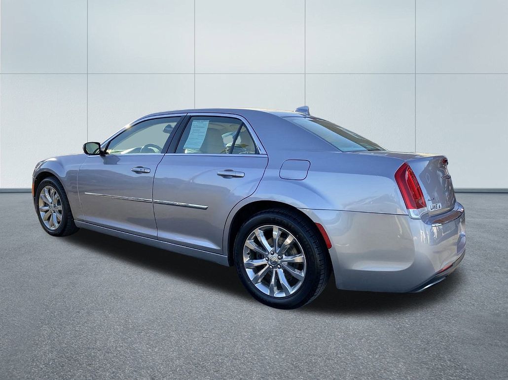 2016 Chrysler 300 Limited Edition image 4
