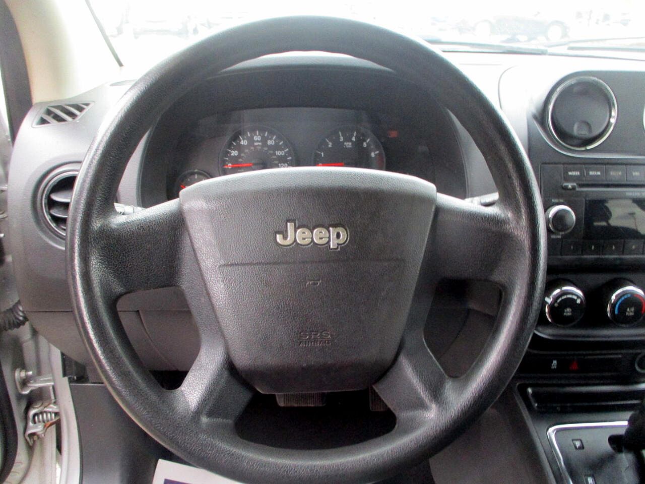 2010 Jeep Compass Sport image 11