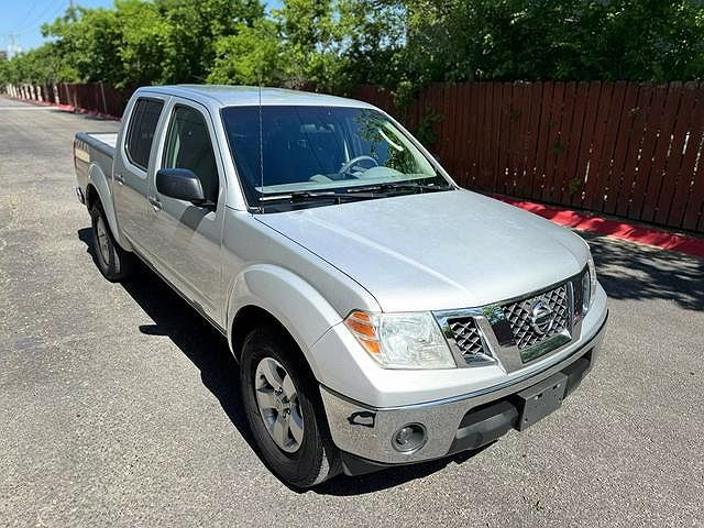 2011 Nissan Frontier SV image 0