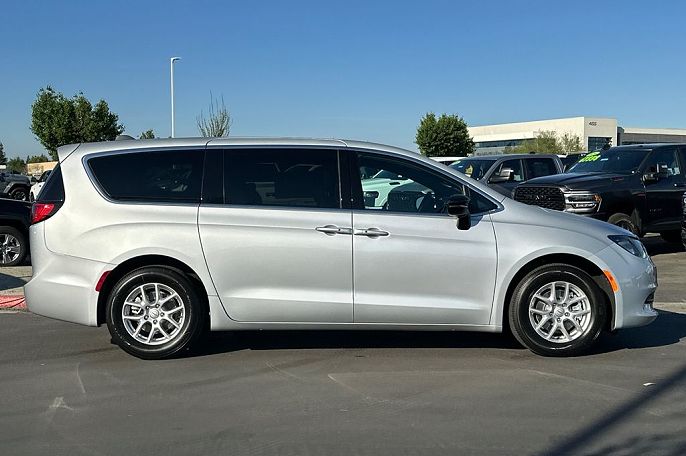2026 Chrysler Voyager