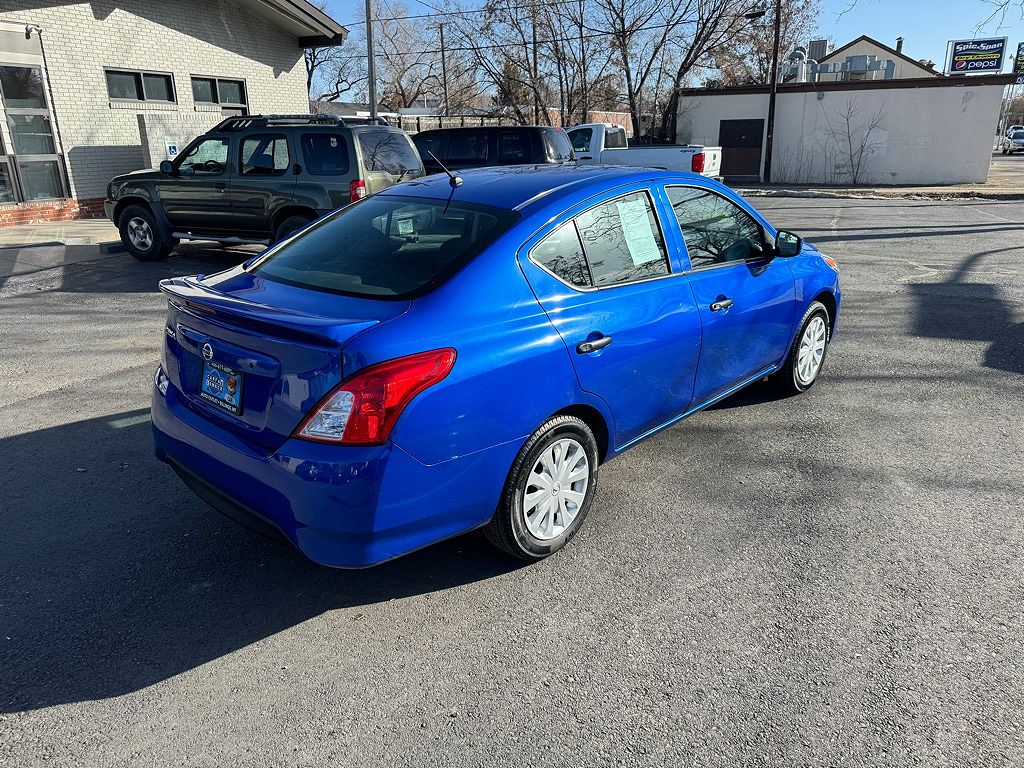 2017 Nissan Versa S image 3