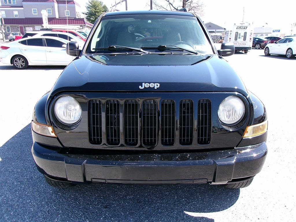 2005 Jeep Liberty Renegade image 1