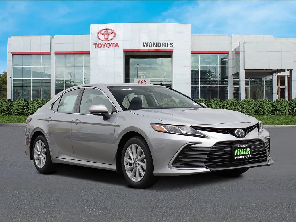 2024 Toyota Camry LE image 0