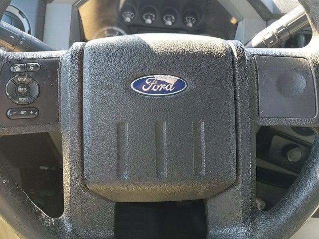 2014 Ford F-550 XLT image 2
