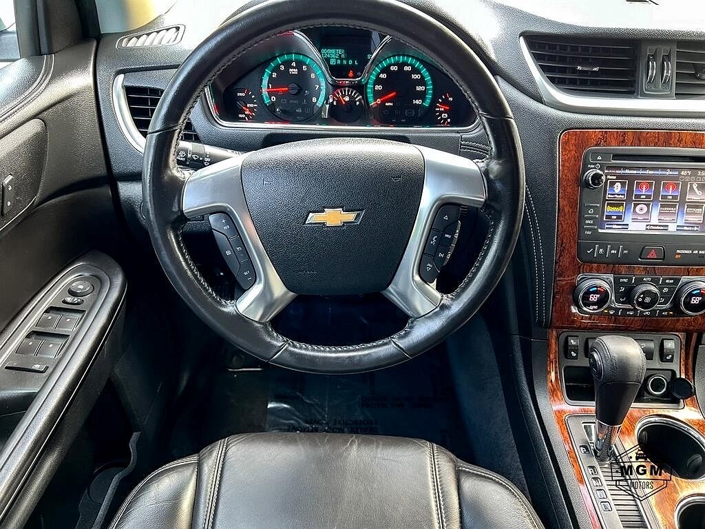 2014 Chevrolet Traverse LT image 17