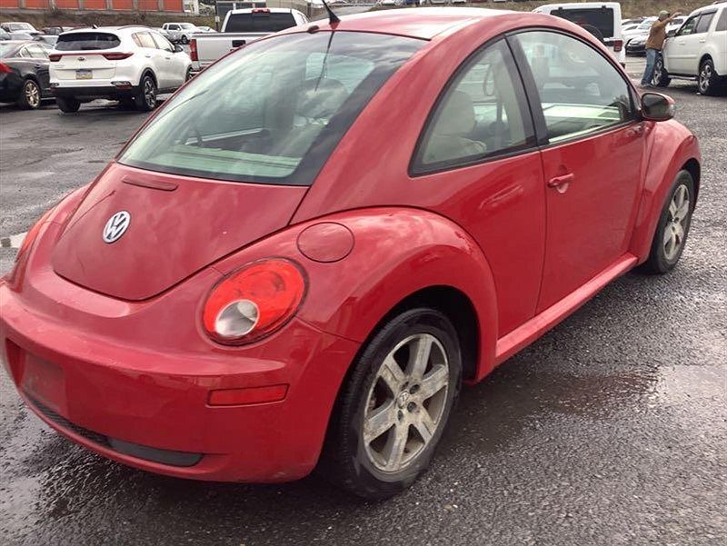 2006 Volkswagen New Beetle null image 3