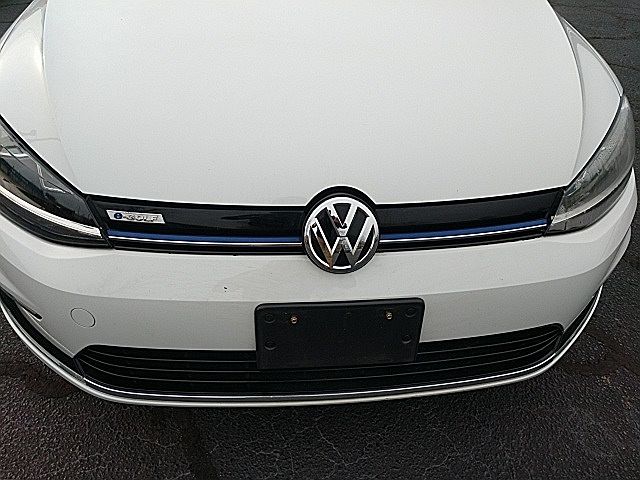 2017 Volkswagen e-Golf SE image 1