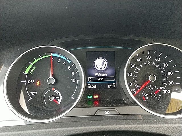 2017 Volkswagen e-Golf SE image 21