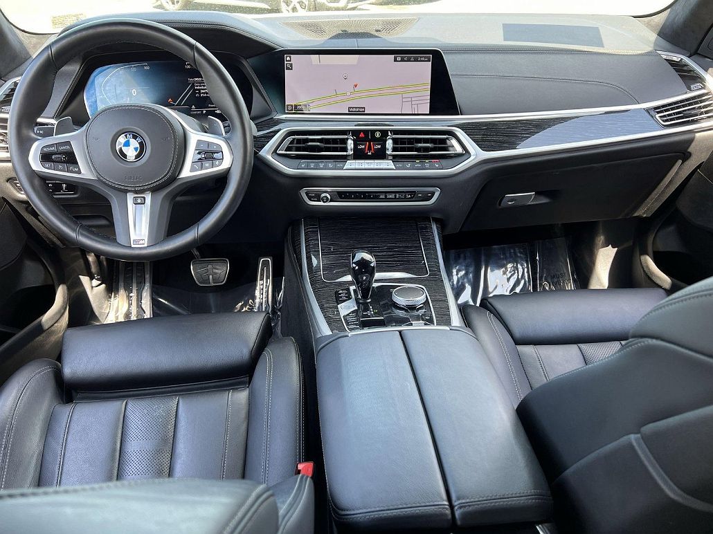 2022 BMW X7 xDrive40i image 1