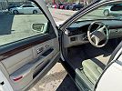 1997 Cadillac DeVille Base image 10