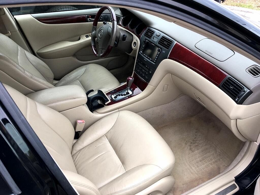2002 Lexus ES 300 image 7