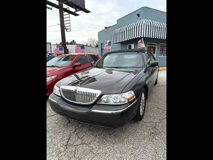 2005 Lincoln Town Car
