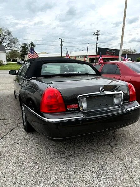 2005 Lincoln Town Car