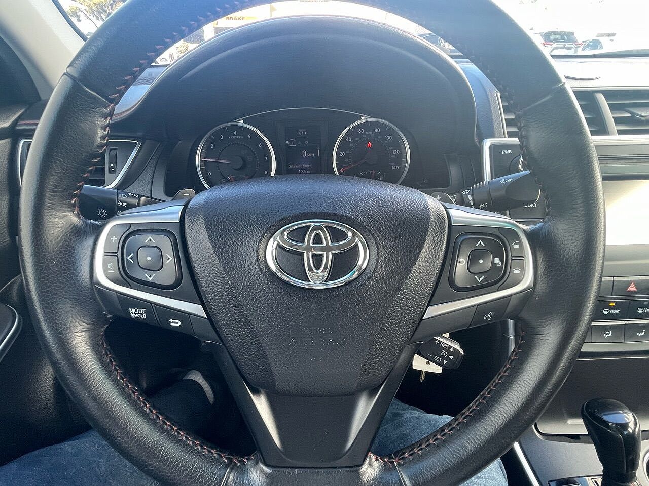 2016 Toyota Camry SE image 14