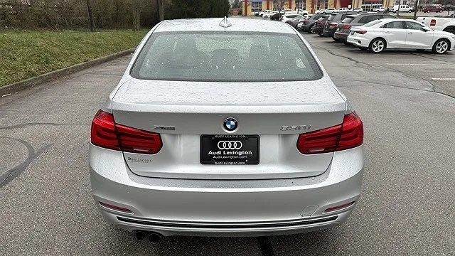 2018 BMW 3 Series 330i xDrive image 5