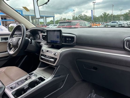 2023 Ford Explorer XLT photo 11