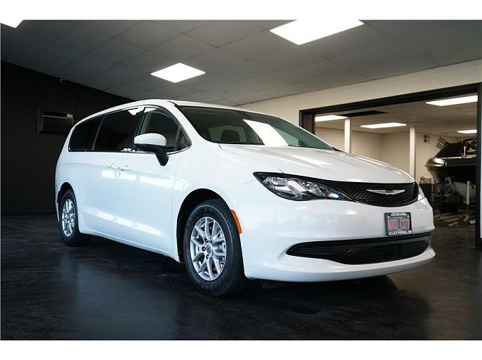 2022 Chrysler Voyager