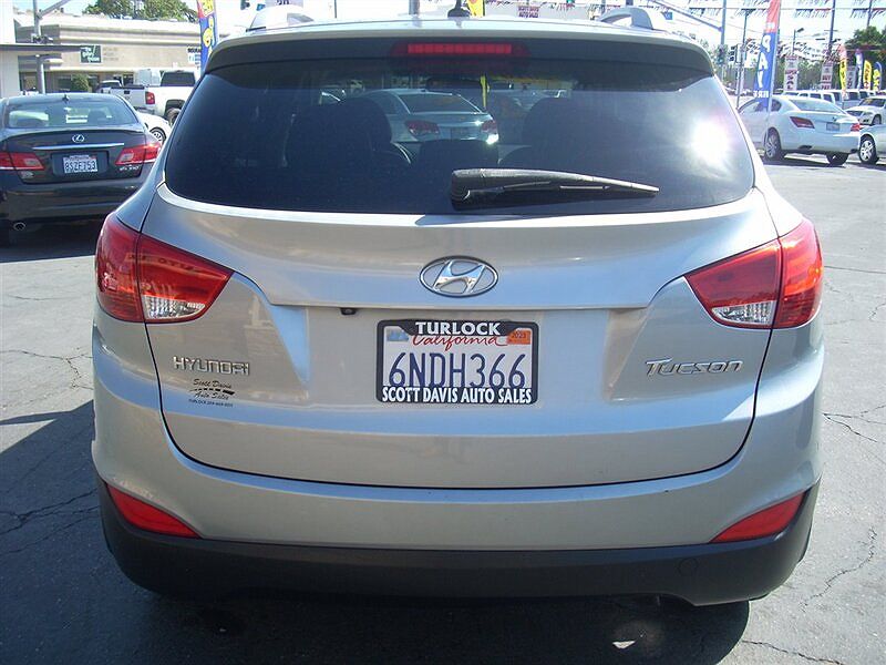 2010 Hyundai Tucson Limited Edition image 2