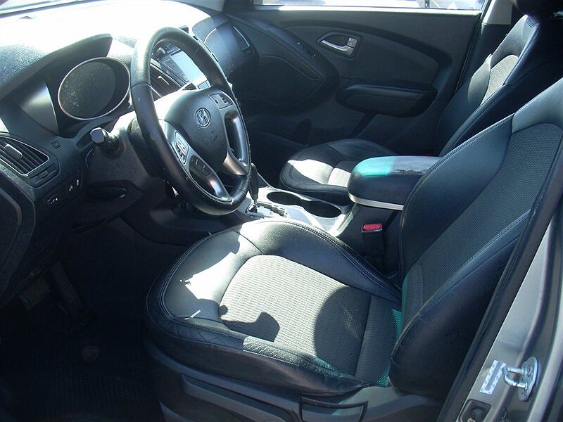 2010 Hyundai Tucson Limited Edition image 3
