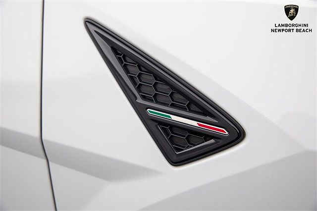 2019 Lamborghini Urus null image 4