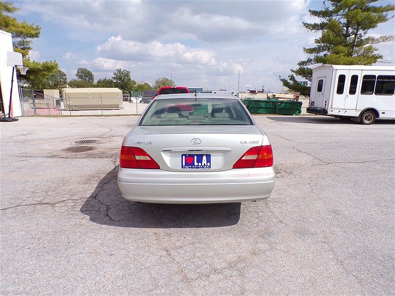 2003 Lexus LS 430 image 4