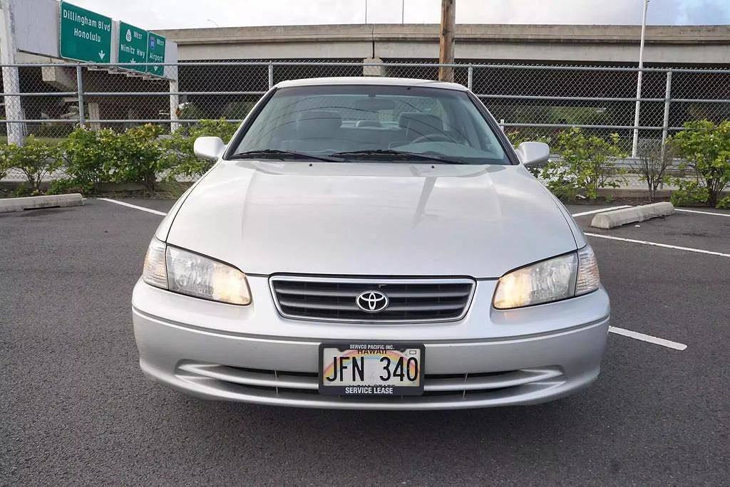 2000 Toyota Camry LE image 3