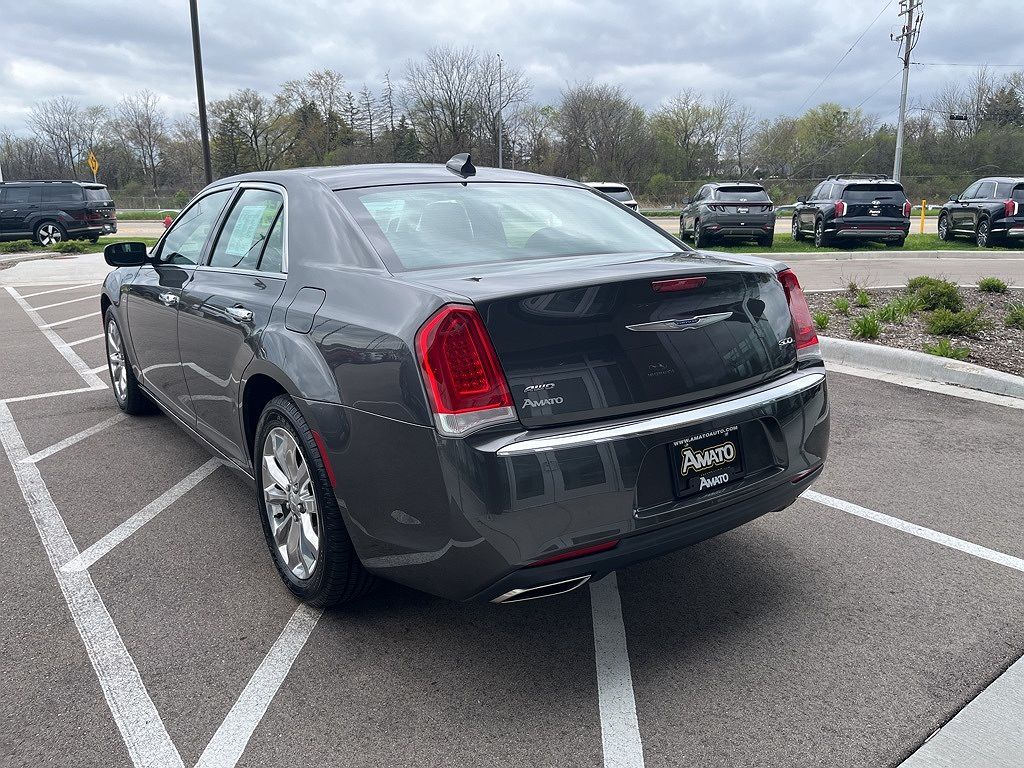 2019 Chrysler 300 Limited Edition image 2