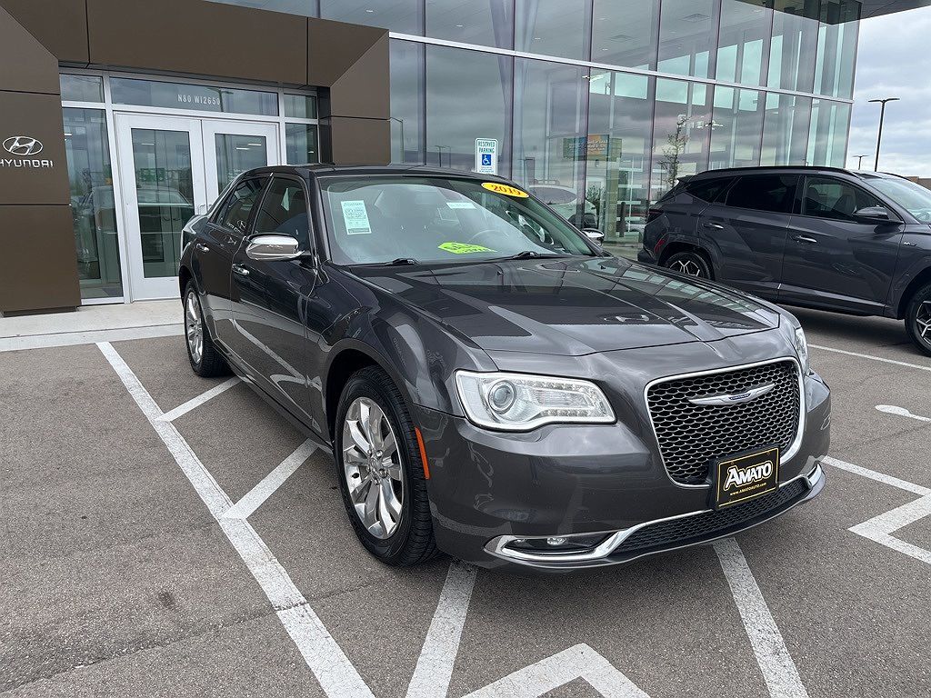 2019 Chrysler 300 Limited Edition image 5