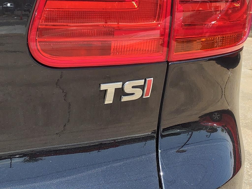 2017 Volkswagen Tiguan SEL image 1