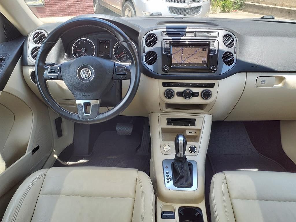 2017 Volkswagen Tiguan SEL image 2