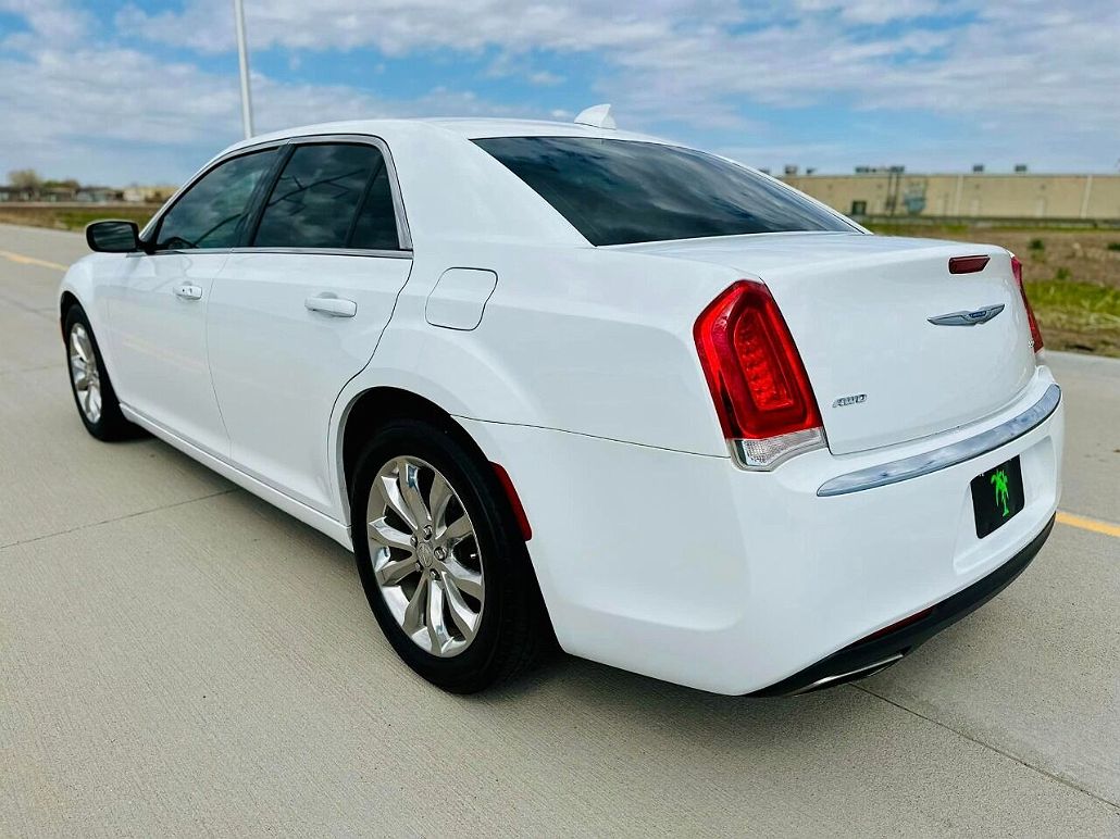 2017 Chrysler 300 Limited Edition image 3