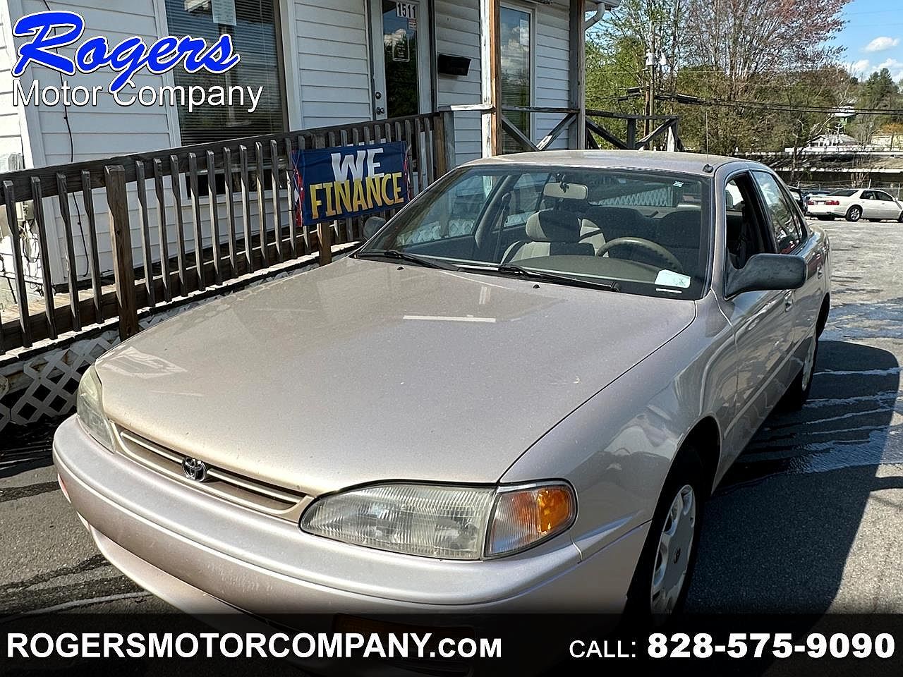 1996 Toyota Camry DX image 0