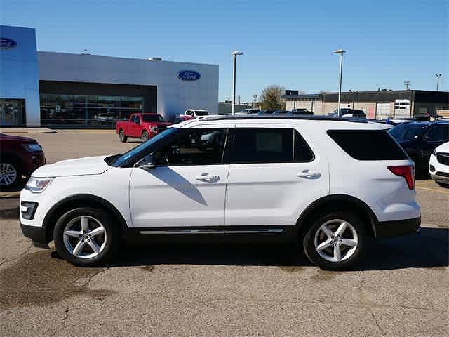 2016 Ford Explorer XLT image 1