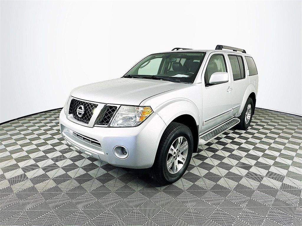 2012 Nissan Pathfinder Silver Edition image 2