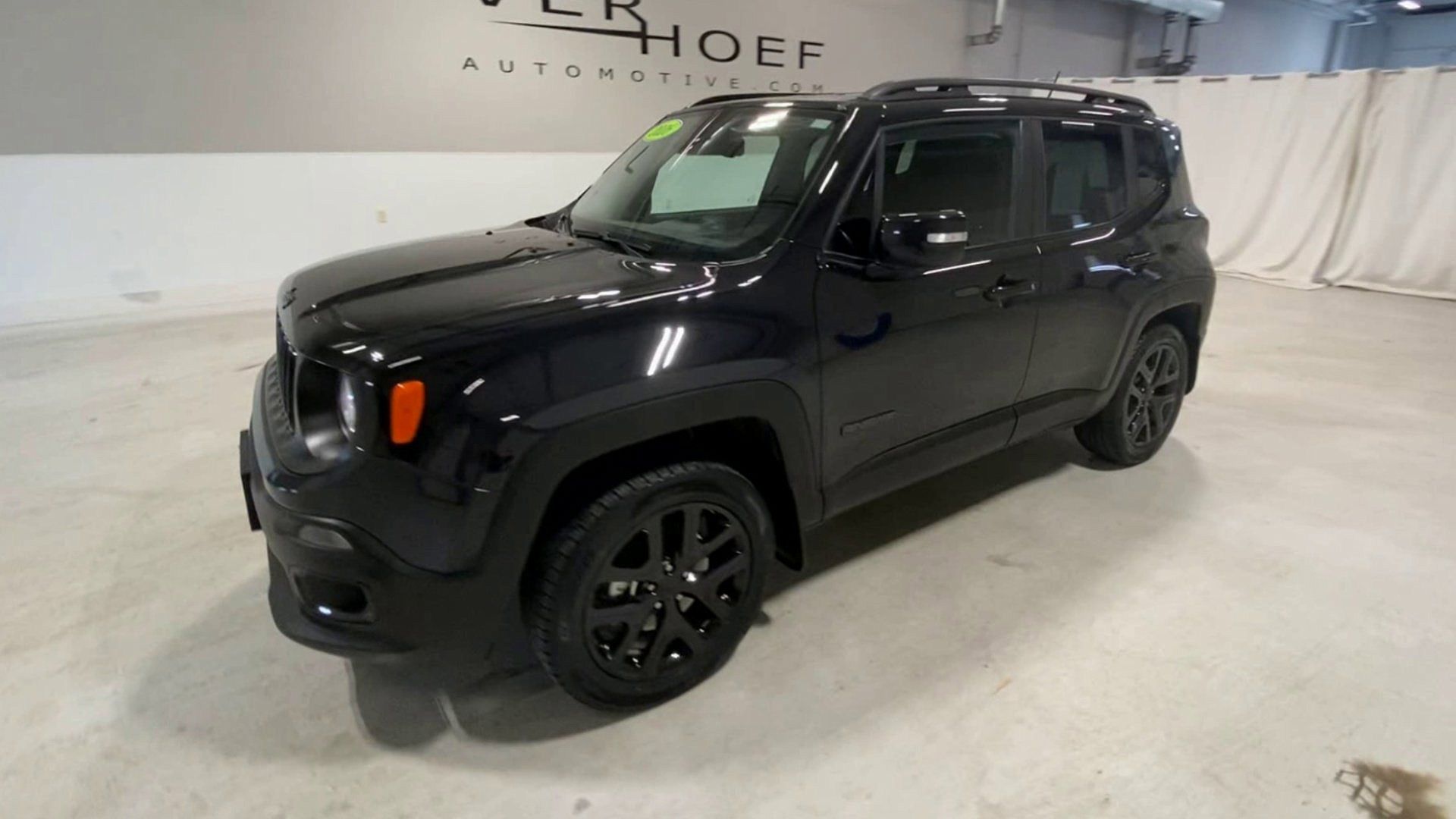 2016 Jeep Renegade Dawn of Justice image 3