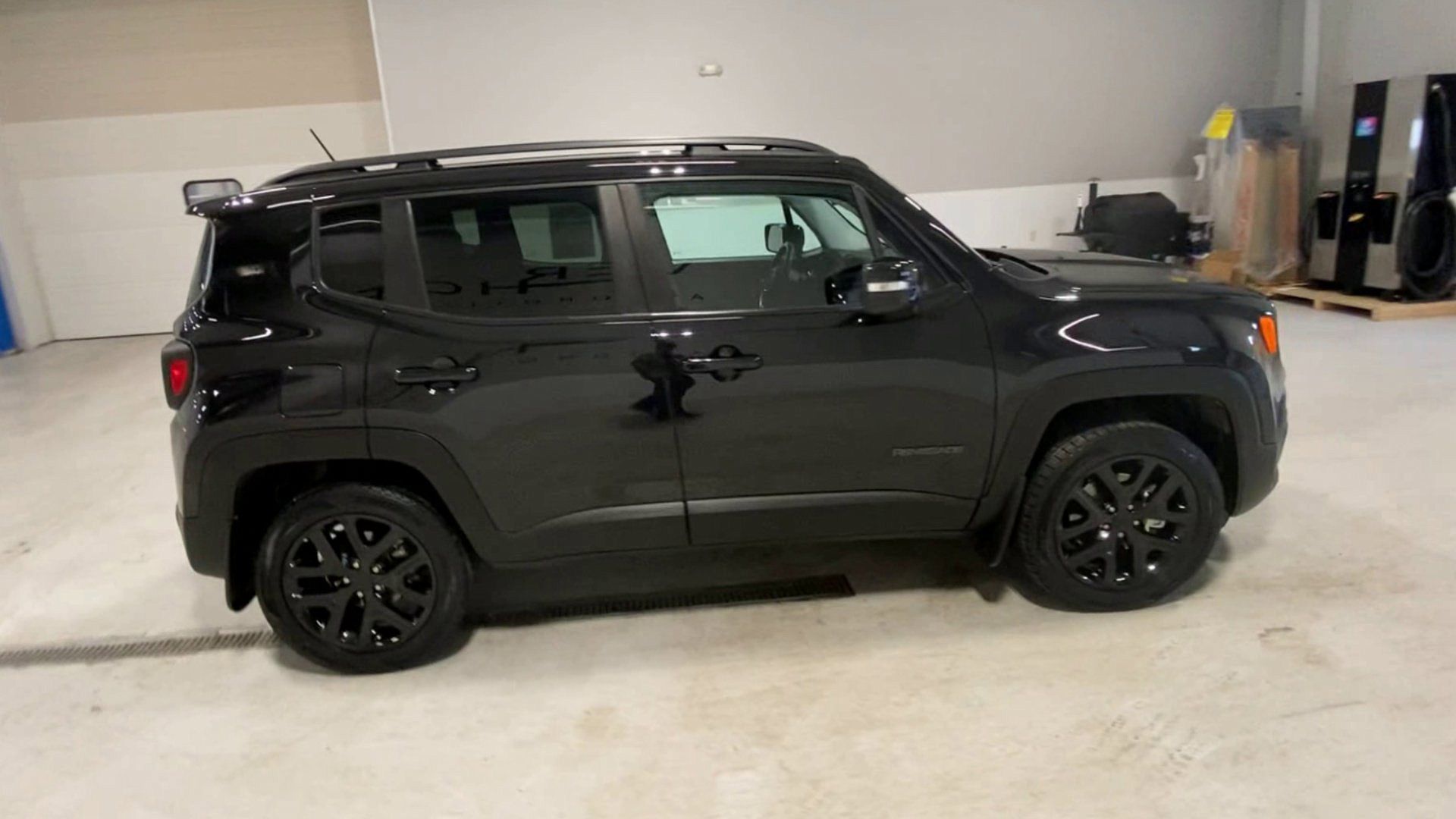 2016 Jeep Renegade Dawn of Justice image 8