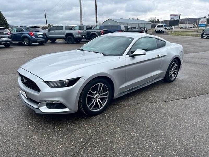 2017 Ford Mustang null image 3