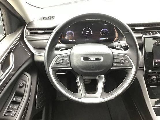 2022 Jeep Grand Cherokee Laredo photo 9