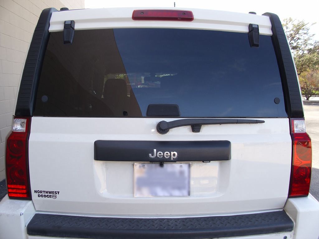 2010 Jeep Commander Sport image 1