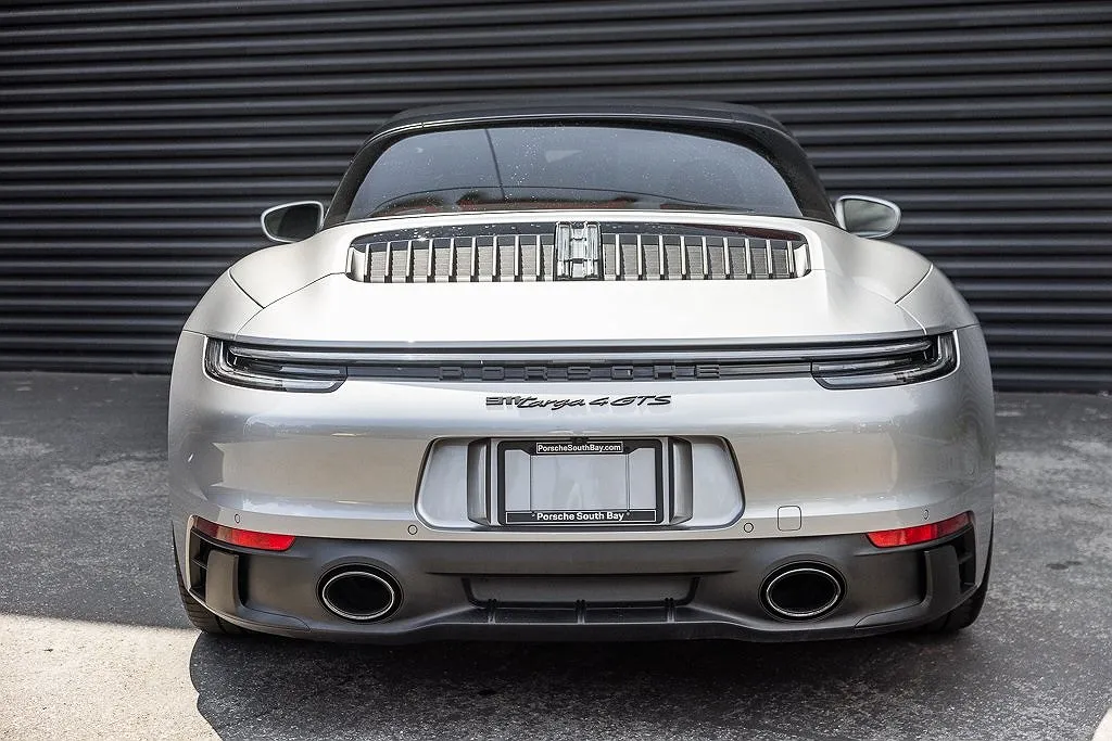 2022 Porsche 911 Targa image 3