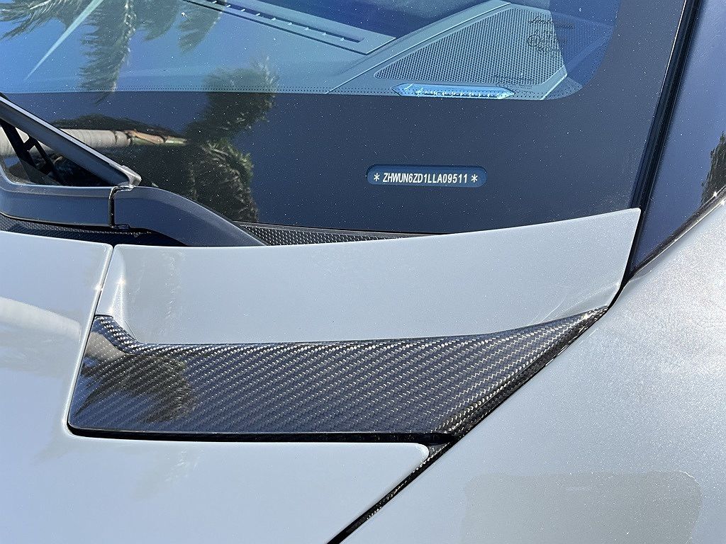 2020 Lamborghini Aventador SVJ image 17