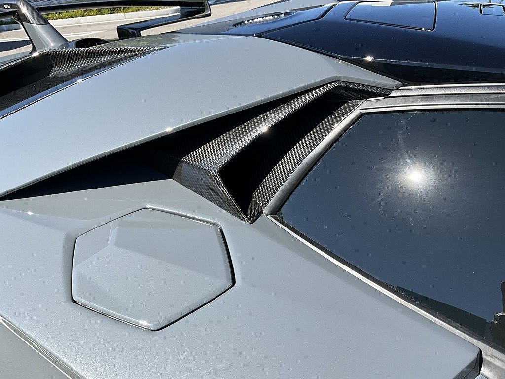 2020 Lamborghini Aventador SVJ image 20