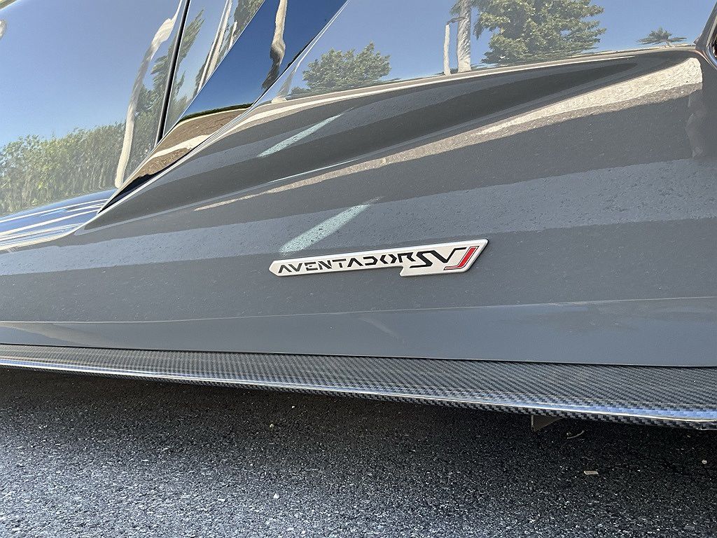 2020 Lamborghini Aventador SVJ image 22